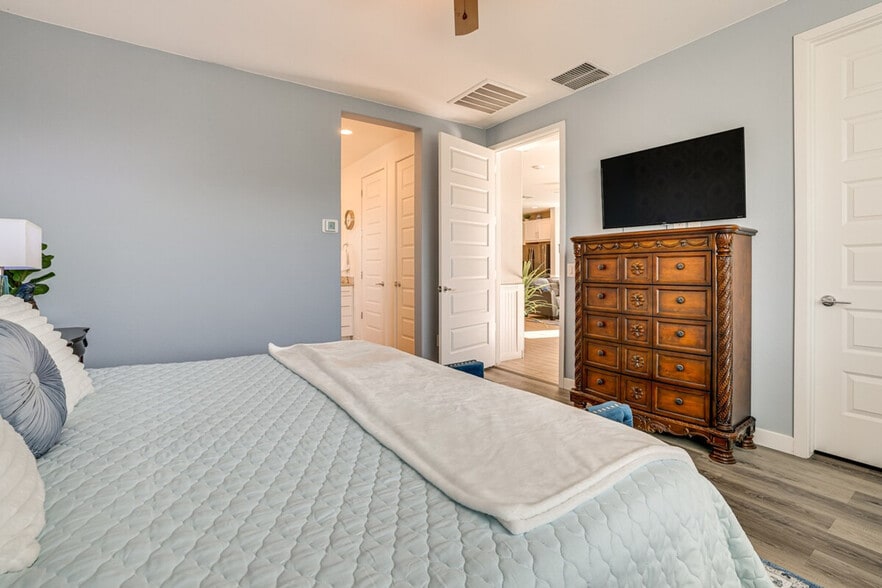 Building Photo - 417 E Emerald Dr