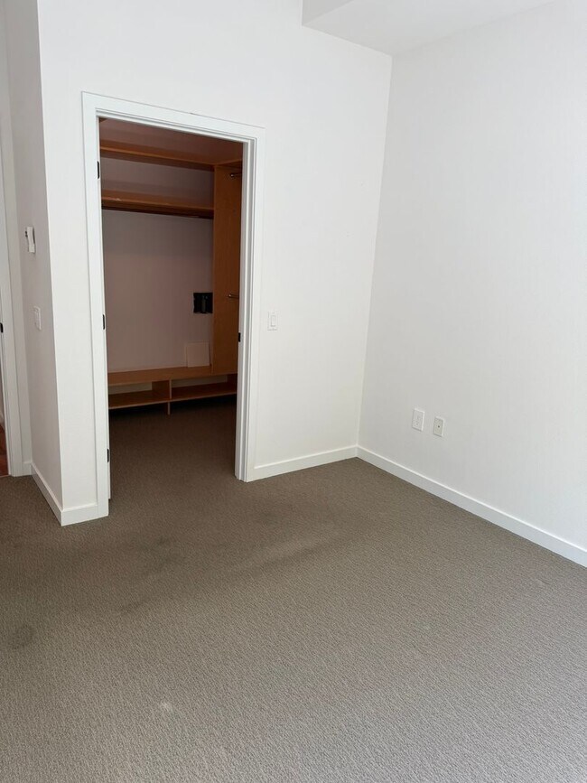 Building Photo - 1bd/1ba Kirkland Condo
