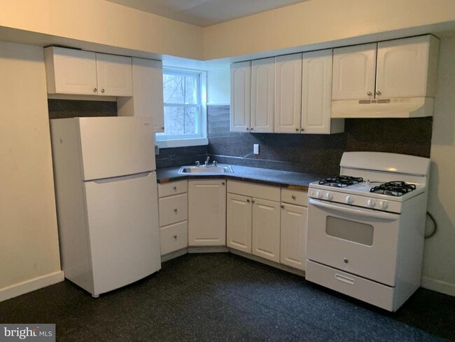 Building Photo - 5003 Tacoma St