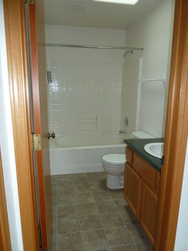 Building Photo - 2718 Meadow Creek Way