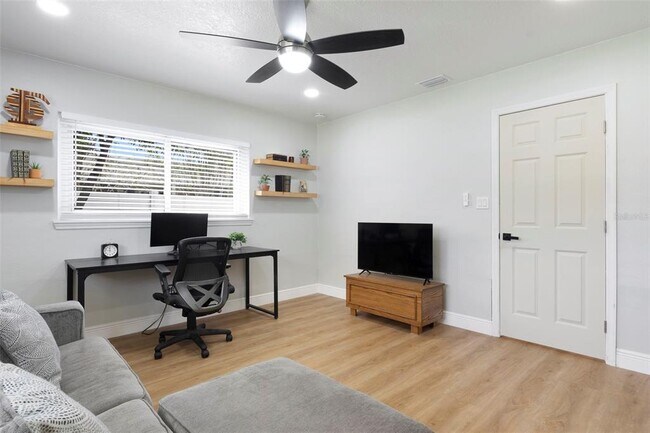 Building Photo - 5840 Dartmouth Ave N