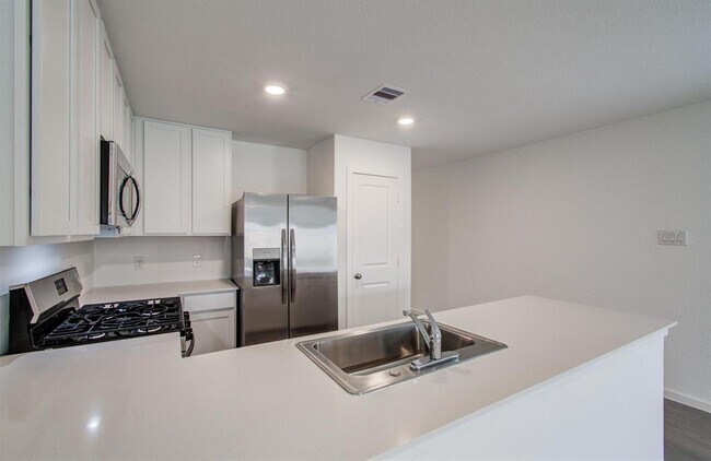 Building Photo - 18037 le gotte
