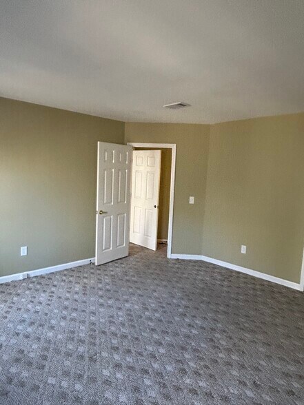 Building Photo - 102 Bainbridge Dr