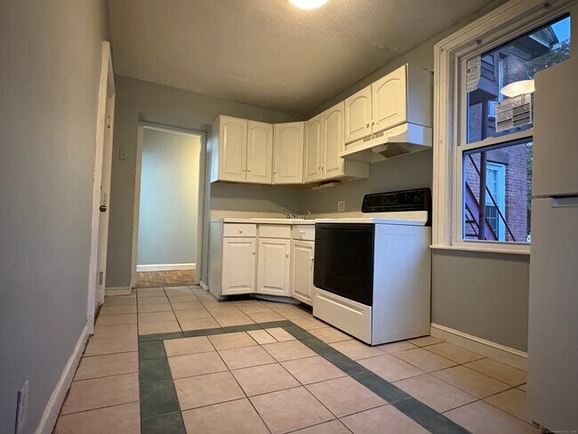 Primary Photo - 449 Newfield St