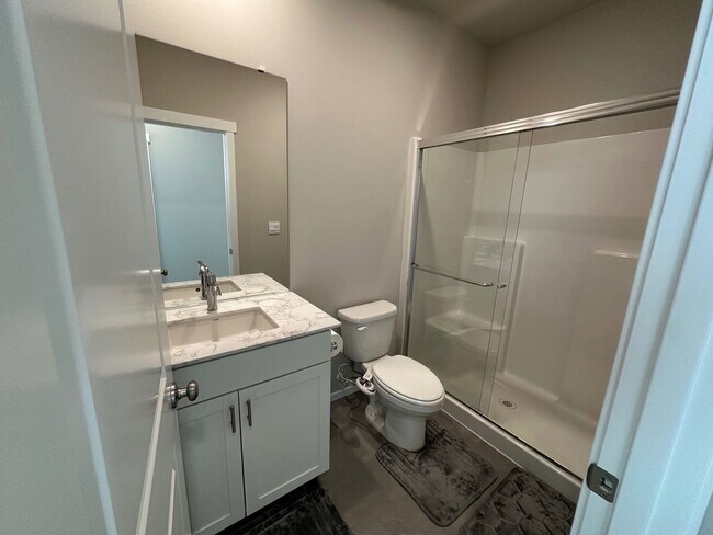 Building Photo - RENTAL! Spacious 6-Bedroom Home Near JBLM – Built in 2025