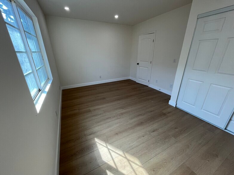 Building Photo - 2655 Parkway Dr