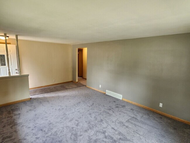 Building Photo - 4021 Harding Rd