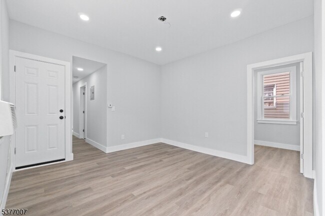 Building Photo - 114 Littleton Ave