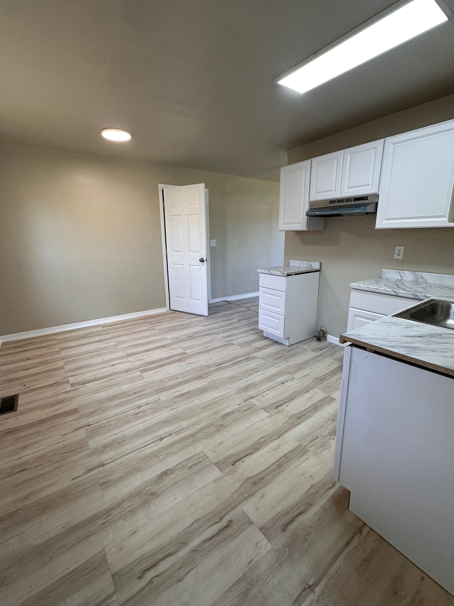 Building Photo - 4200 Narcissus Dr