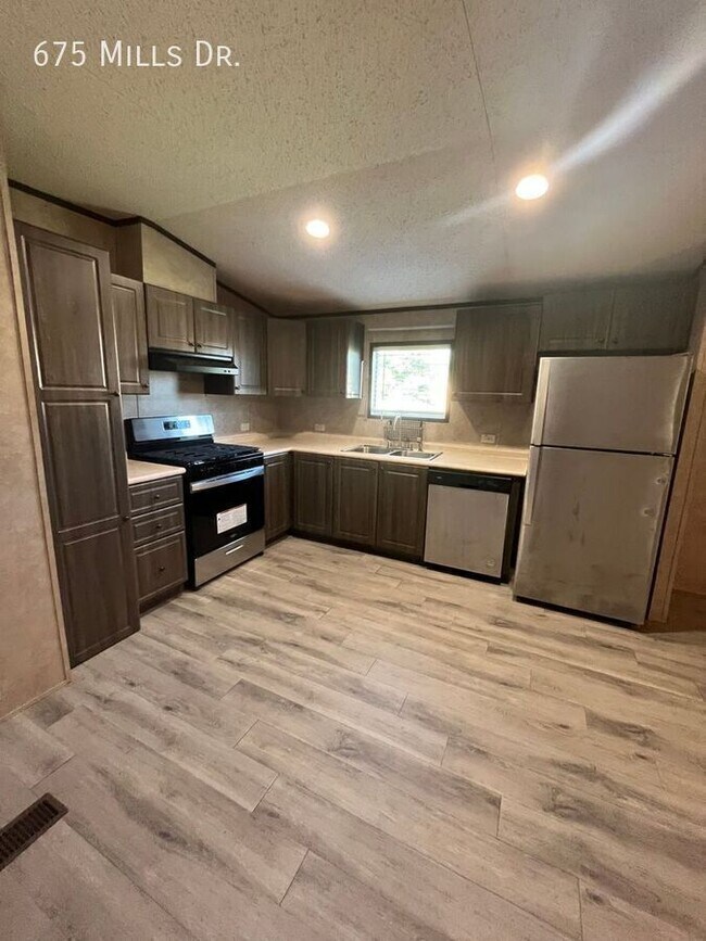Building Photo - 675 Mills Dr.-