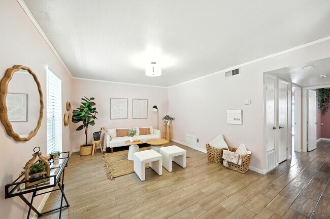 Building Photo - 8931 Gaylord Dr