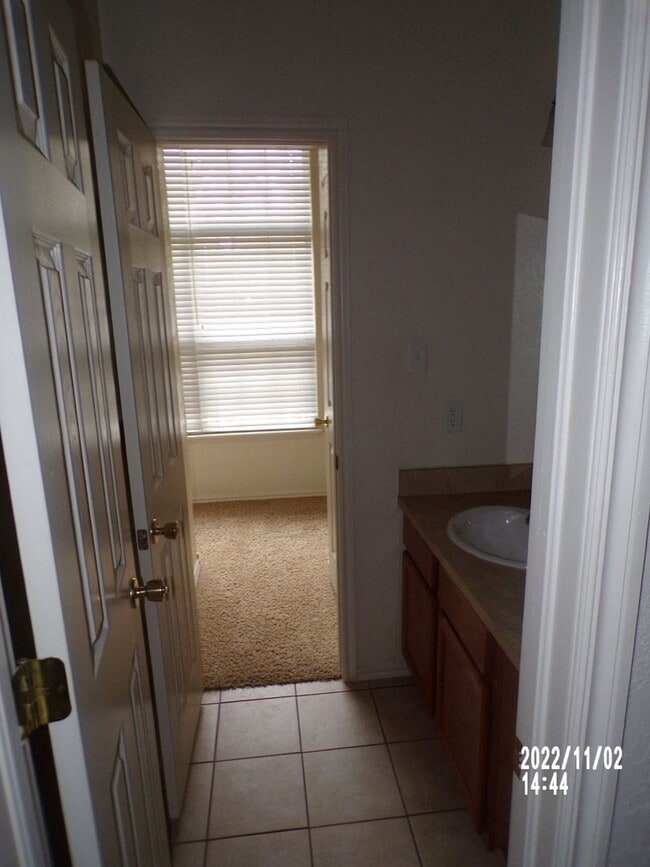 Building Photo - Great Duplex!