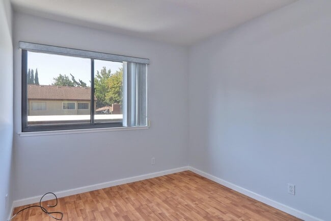 Building Photo - 891 Beaver Creek Way