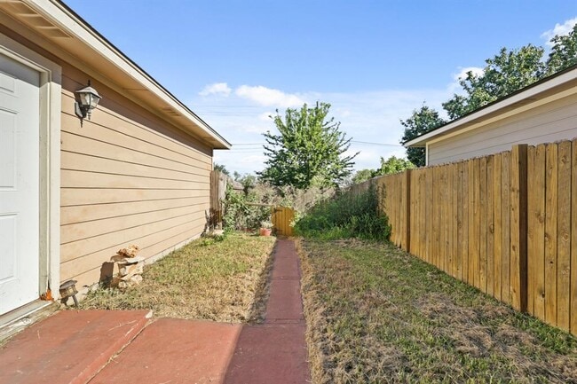 Building Photo - 2309 Melissa Oaks Ln
