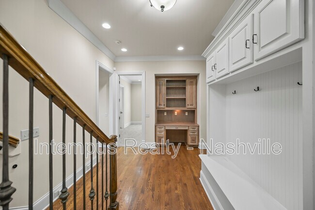 Building Photo - 7 Crooked Stick Ln