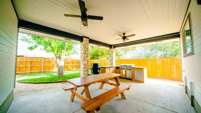 Building Photo - 5606 Meadow Crest