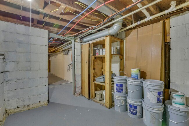 Building Photo - 807-809 E Deshler Ave