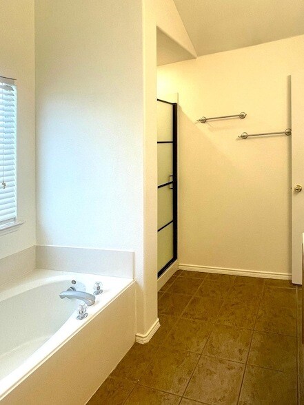 Building Photo - 8416 Sonnet Dr