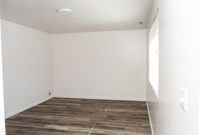 Building Photo - 1395 N 290 W