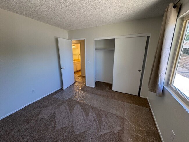 Building Photo - Newly Renovated 4 Bedroom 3 Bath Home with...