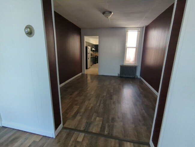 Building Photo - Recently renovated 4/5 Bedroom house in West York School District