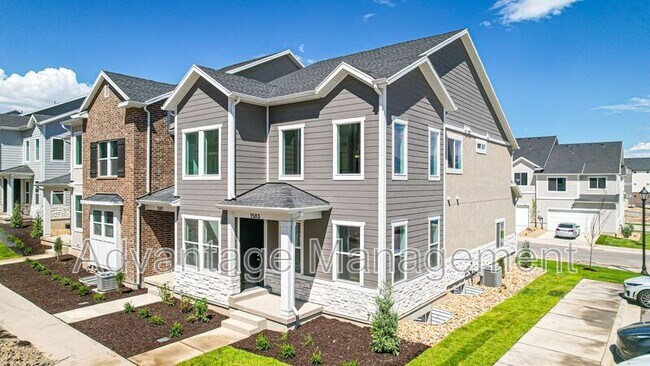 Building Photo - 1583 Stark Dr