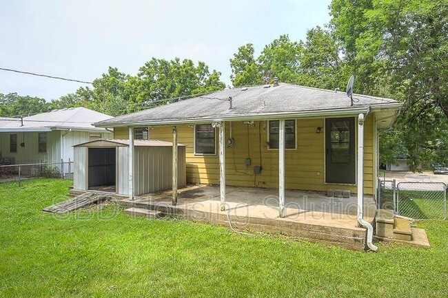 Building Photo - 1233 Dickinson Rd