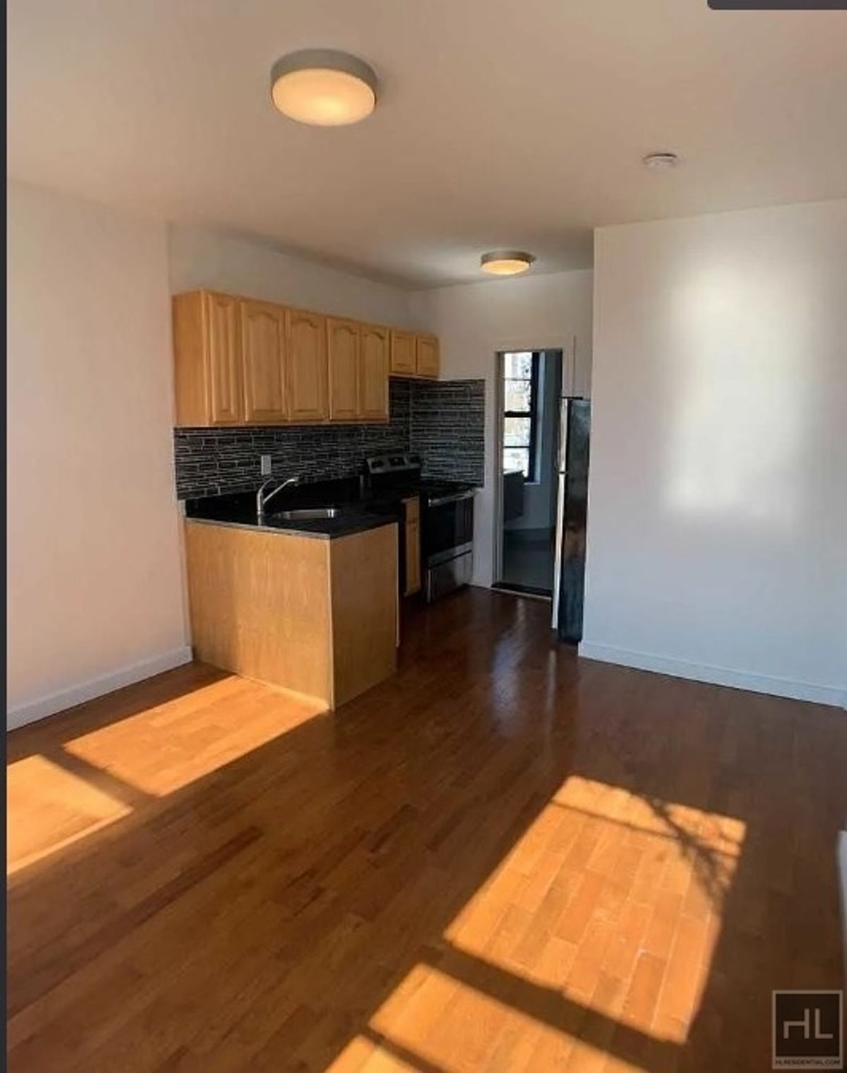 Building Photo - 479 Warren St