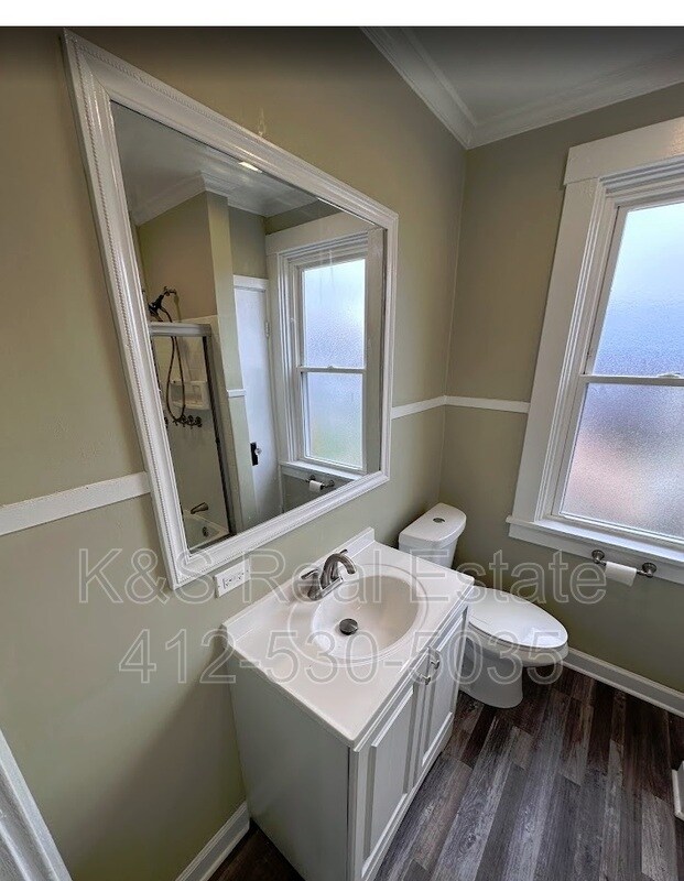 Building Photo - 418 Carl St