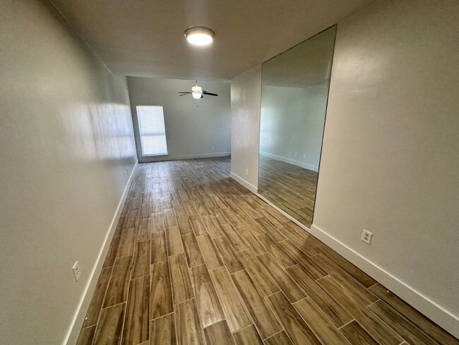 Building Photo - Cute 2 bed 1 bath Condo in Central OKC