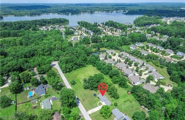 Building Photo - 794 Robinhood Dr