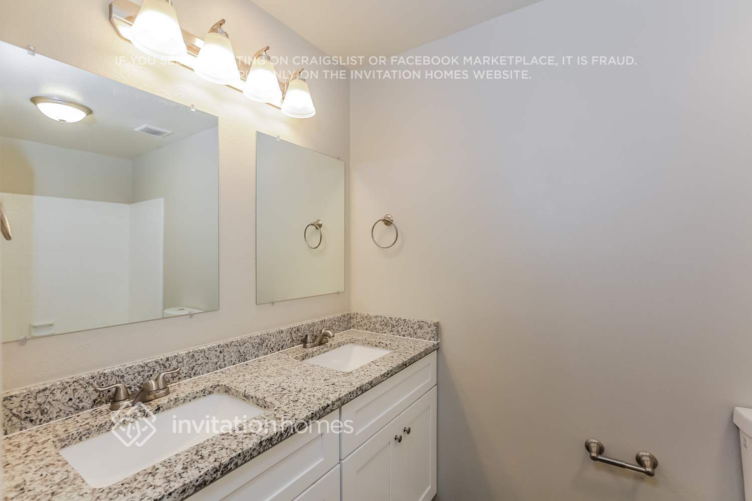 Building Photo - 701 N Comanche Dr