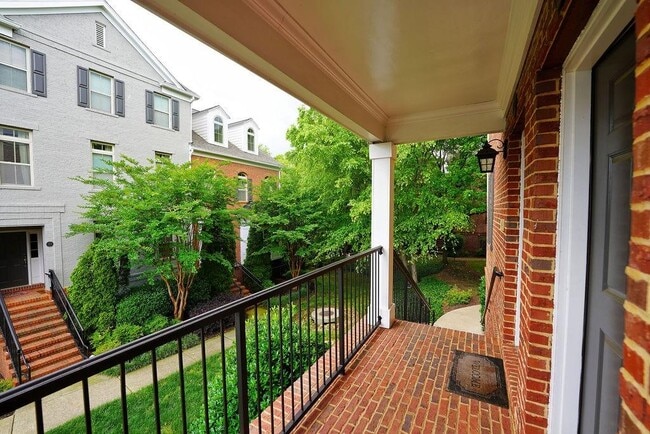 Building Photo - 307 Le Gran Bend