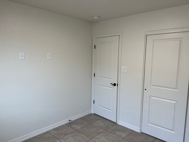 Building Photo - Newer - 3 Bedroom - 2 Car Garage Home with Fenced Back Yard and Gates