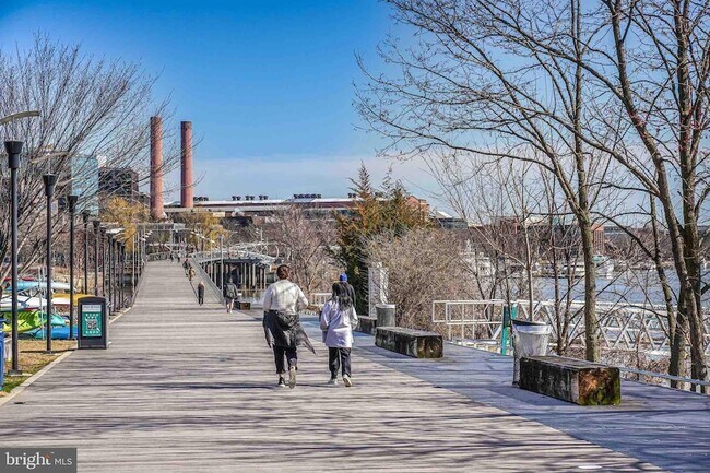 Building Photo - 70 N Street SE Unit 913