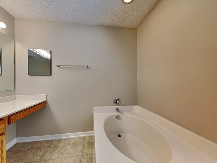 Building Photo - 8799 Oxfordshire Ave E