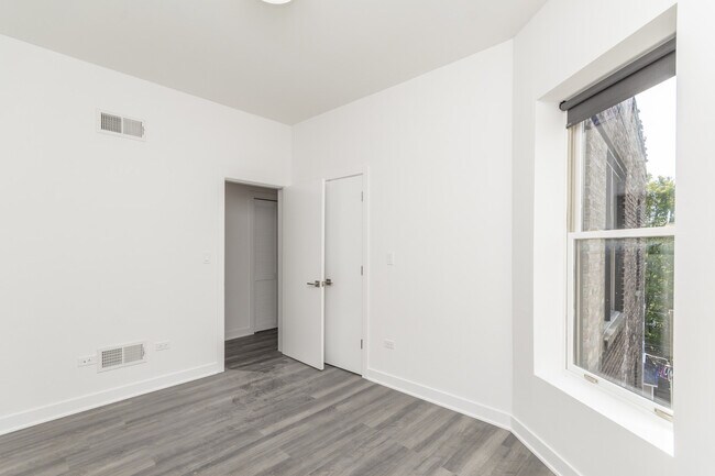 Building Photo - 2422 N Orchard St