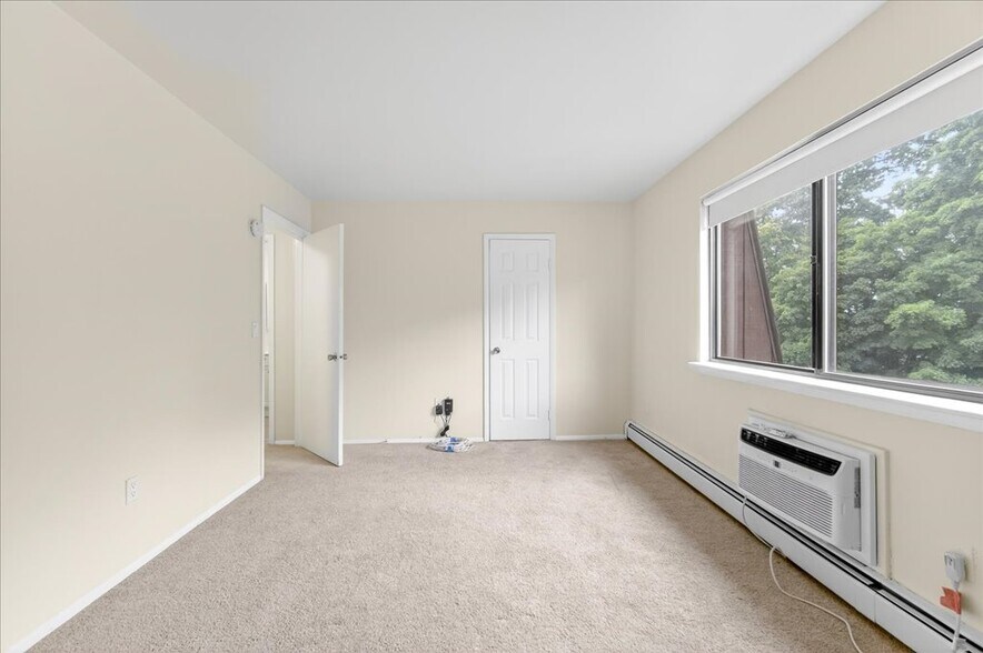 Building Photo - 1408 Cherry Hill Dr