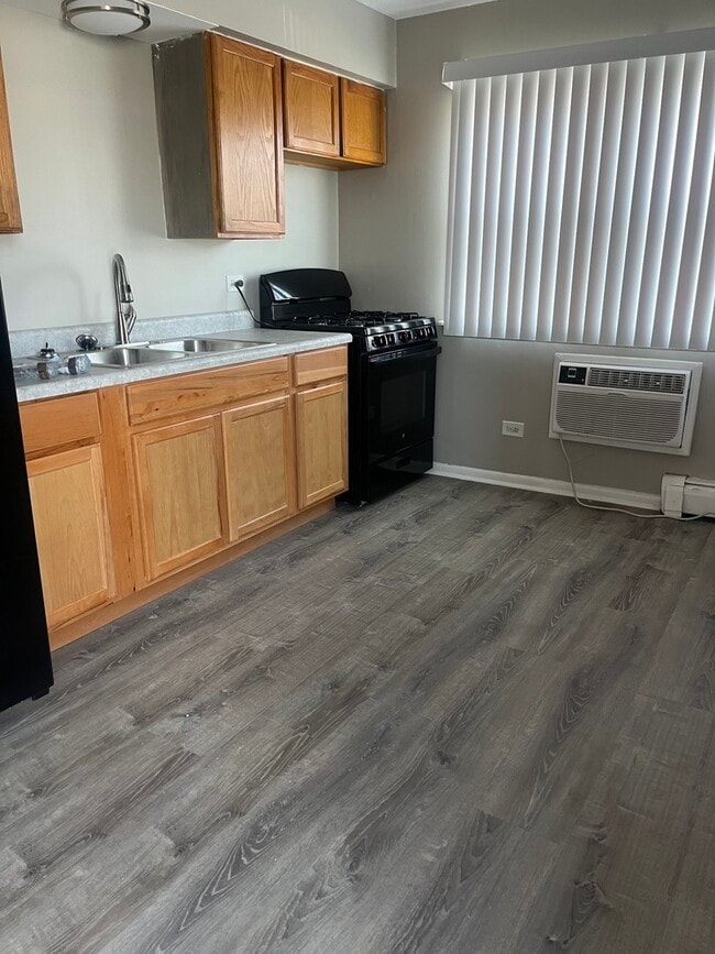 Building Photo - 7831 Roberts Rd