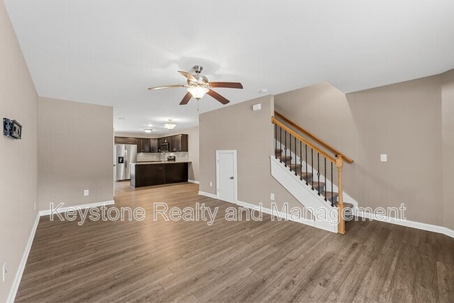 Building Photo - 301 Landrum Pl
