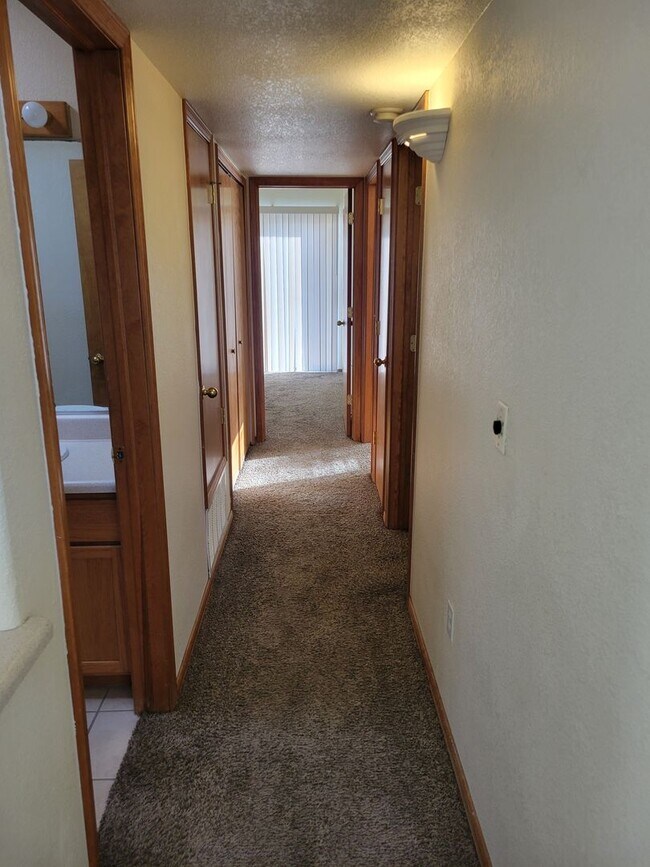 Building Photo - Available Now schedule a TOUR NOW!!