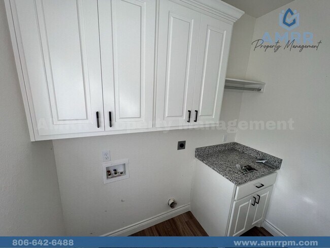 Building Photo - Easy Living with AMRR: Beautiful 4-Bedroom Home Near HEB