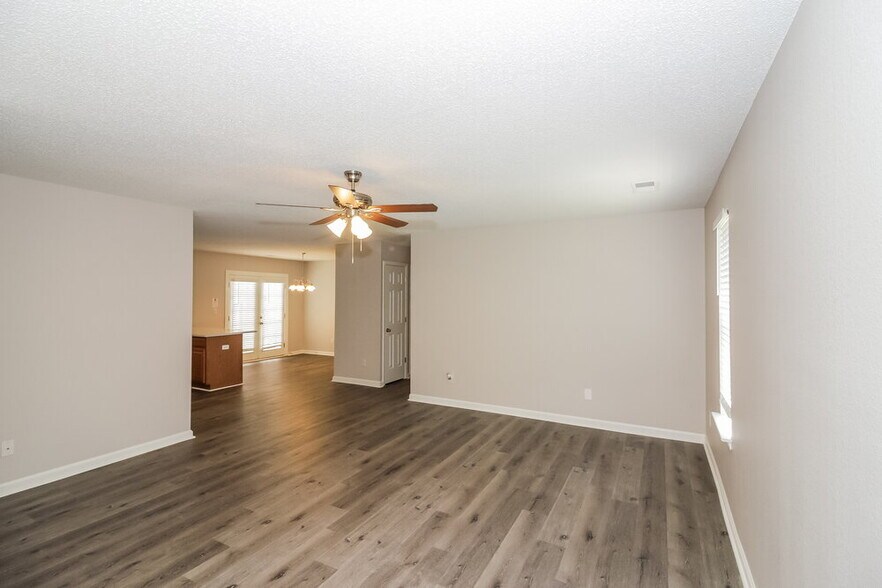 Building Photo - 9961 Fox Run Dr