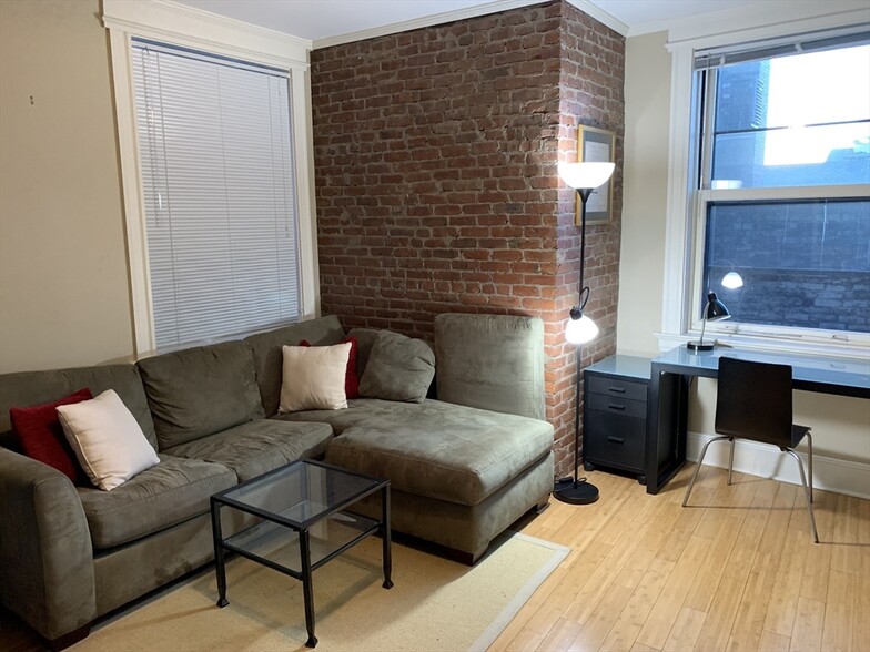 Building Photo - 21 Beacon St