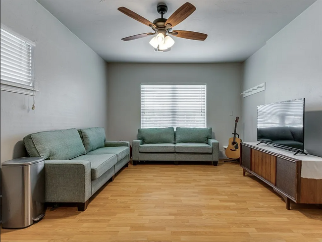 Bonus Room - 2516 NW 49th St