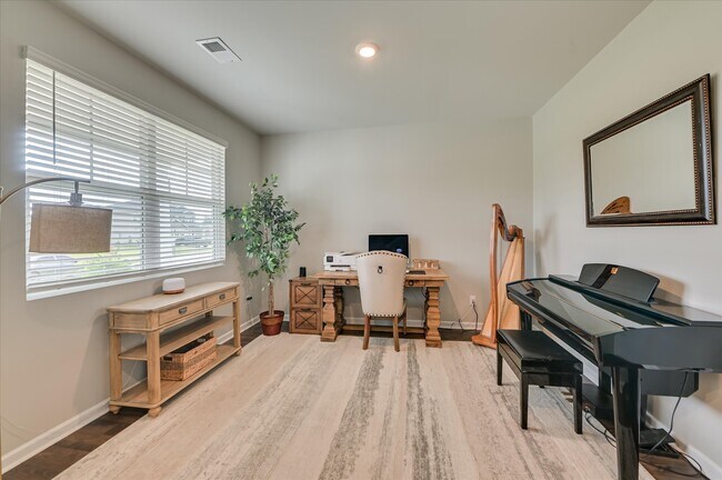 Building Photo - 7046-7046 Sideboard Xing