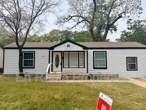 Building Photo - 601 W Beach St