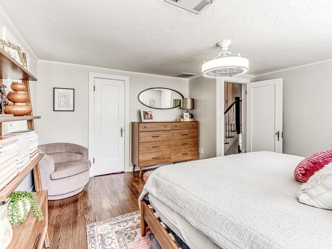 Building Photo - Beautiful 3bedroom/2 bathroom/1 Car Garage...