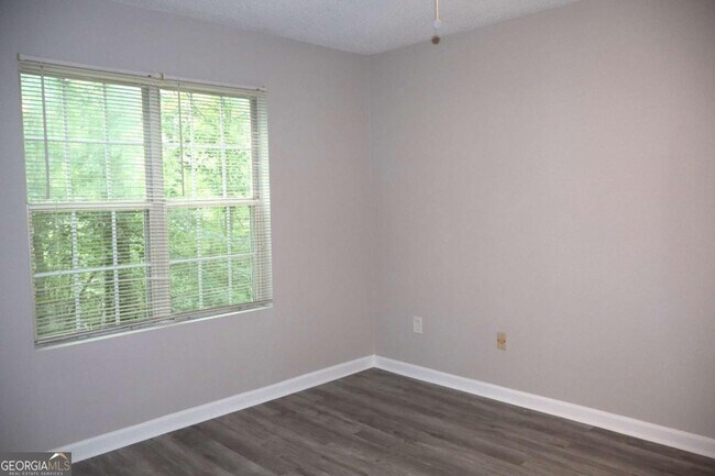 Building Photo - 308 Mill Pond Ct SE