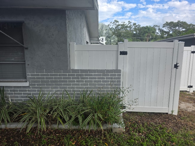 Building Photo - 725 Patricia Ave